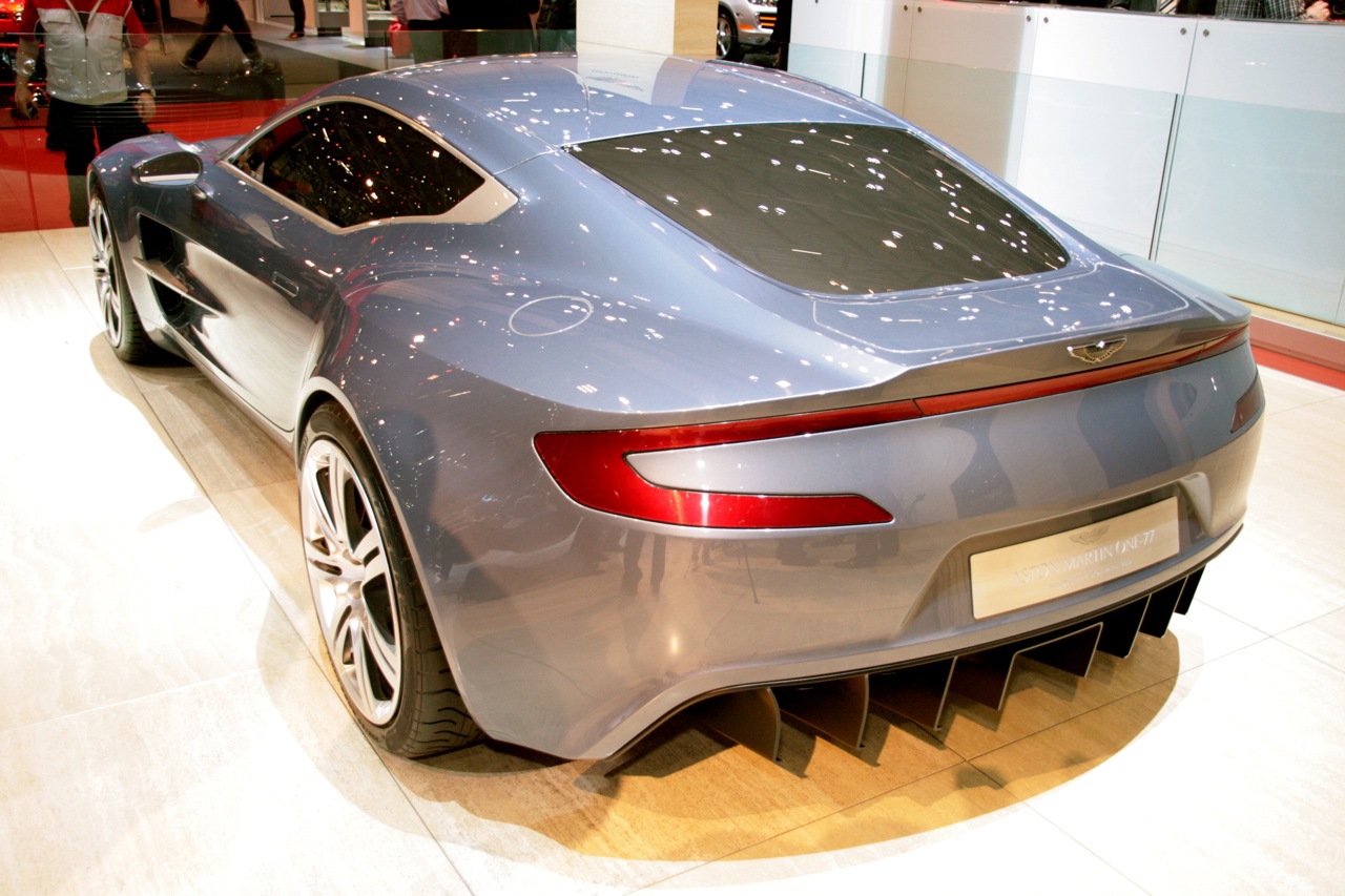 Какие машины можно будет купить. Aston Martin one-77 салон. Машина за 2000000.